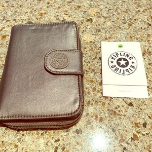NWOT Kipling New Money Wallet in Cooper